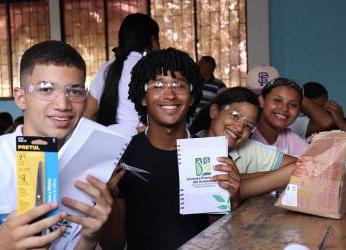 Laboratorios creativos en escuelas de San Antero para dar nueva...