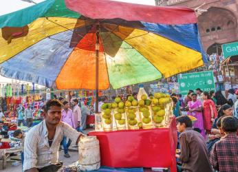 Los vendedores ambulantes luchan contra el aumento de las...