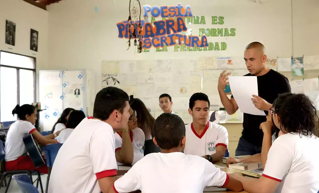 El docente de Fredonia Antioquia Edwin Rendón ganó el 2018 el IV Premio al Docente con su porpuesta sobre la paz. 1